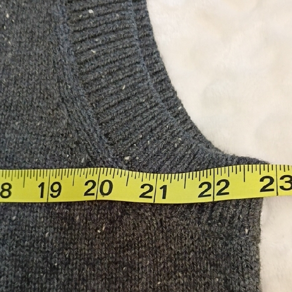 GAP Men's Charcoal V-Neck Sweater Vest - Picture 5 of 7